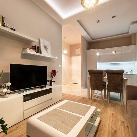 Ferienwohnung Warsaw - Aparts Lotnisko Okecie Exterior foto